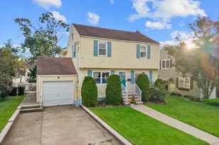 29 Larkspur Ln, Clifton, NJ 07013 - Photo 2