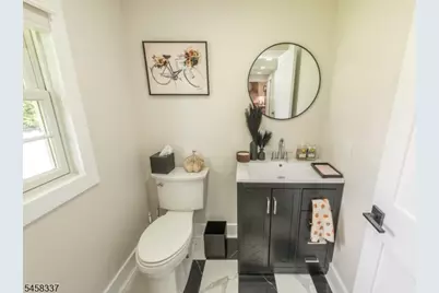 11 Malcolm Dr, Fairfield, NJ 07004 - Photo 24
