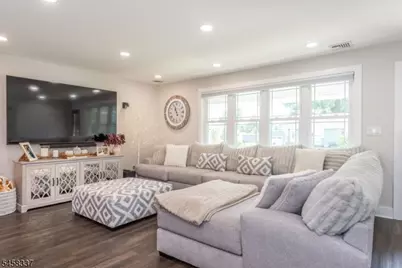 11 Malcolm Dr, Fairfield, NJ 07004 - Photo 12