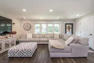 11 Malcolm Dr, Fairfield, NJ 07004 - Photo 10