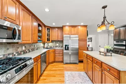 172 Rafkind Rd, Bloomingdale, NJ 07403 - Photo 12