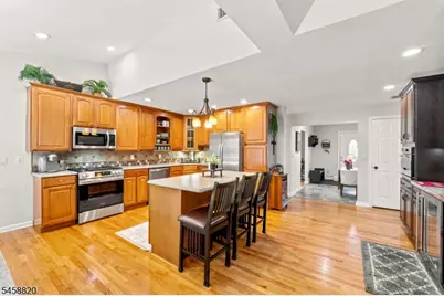 172 Rafkind Rd, Bloomingdale, NJ 07403 - Photo 10