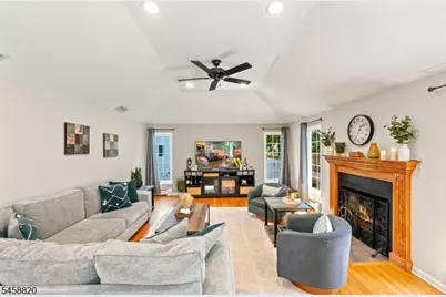 172 Rafkind Rd, Bloomingdale, NJ 07403 - Photo 16