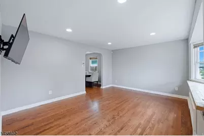 635 Robinson Ter, Union Township, NJ 07083 - Photo 8