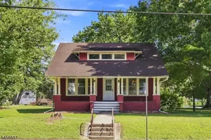 429 Greenwich St, Belvidere, NJ 07823 - Photo 1