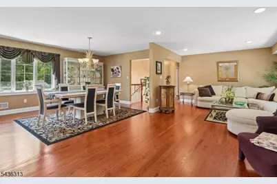 18 Mary Ellen Dr, Edison, NJ 08820 - Photo 6