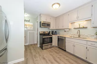 24 Heritage Ln, Hamburg, NJ 07419 - Photo 4