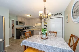 24 Heritage Ln, Hamburg, NJ 07419 - Photo 8