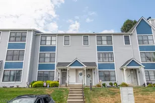 24 Heritage Ln, Hamburg, NJ 07419 - Photo 1