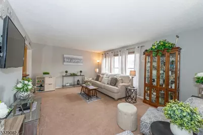 24 Heritage Ln, Hamburg, NJ 07419 - Photo 10