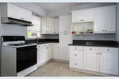 2506 Chilton Pl, Union Township, NJ 07083 - Photo 2