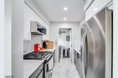 825 Riverside Ave #B202, Lyndhurst Township, NJ 07071 - Photo 8