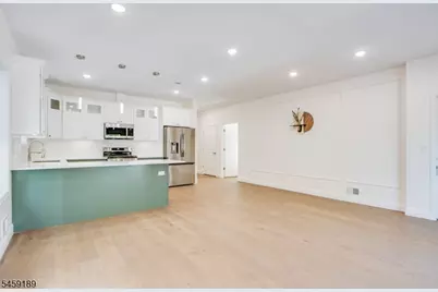 194 Amherst St, East Orange, NJ 07018 - Photo 8