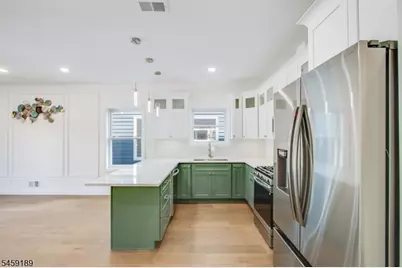 194 Amherst St, East Orange, NJ 07018 - Photo 6