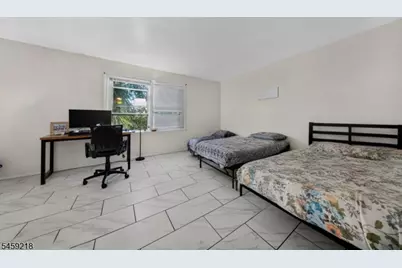 314 Saint Pauls Ave, Jersey City, NJ 07306 - Photo 10