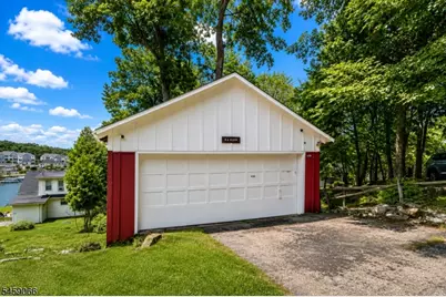 439 Lakeside Blvd, Hopatcong, NJ 07843 - Photo 8