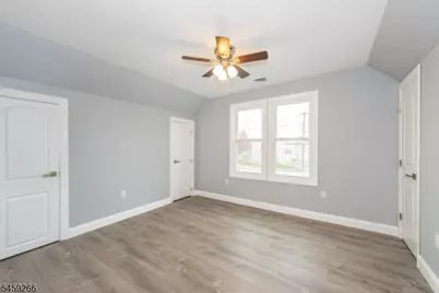 31 Mulberry St, Elmwood Park, NJ 07407 - Photo 10