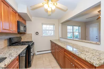 1301A Valley Rd #A, Wayne Twp., NJ 07470 - Photo 10