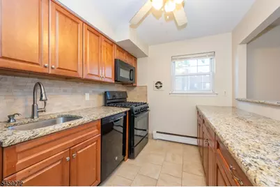 1301A Valley Rd #A, Wayne Twp., NJ 07470 - Photo 8
