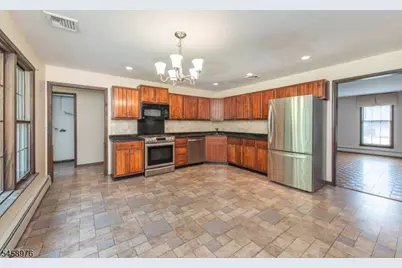 251 Big Piece Rd, Fairfield, NJ 07004 - Photo 10
