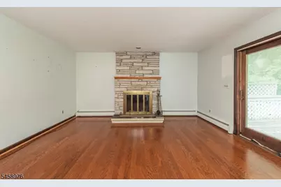 251 Big Piece Rd, Fairfield, NJ 07004 - Photo 8