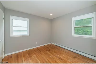 17 Oakwood Ave, Pequannock Township, NJ 07440 - Photo 8