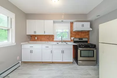 17 Oakwood Ave, Pequannock Township, NJ 07440 - Photo 6