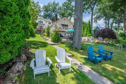 121 Maxim Dr, Hopatcong, NJ 07843 - Photo 2