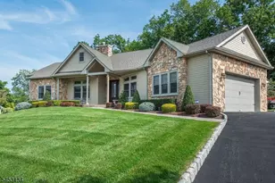 7 Dehart Ct, Wayne, NJ 07470 - Photo 2