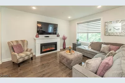 106 Autumn Ct, Little Falls Township, NJ 07424 - Photo 8