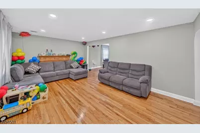 47 Albert Ave, Edison Twp., NJ 08837 - Photo 4