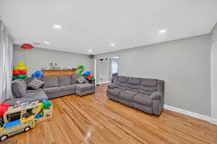 47 Albert Ave, Edison Twp., NJ 08837 - Photo 4