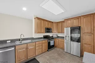 41 Liberty Way, South Bound Brook Boro, NJ 08880 - Photo 4