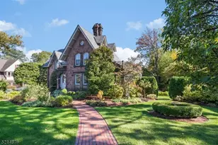185 Valley Rd, Montclair, NJ 07042 - Photo 2