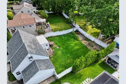 18 Hillcrest Dr, Wayne, NJ 07470 - Photo 2