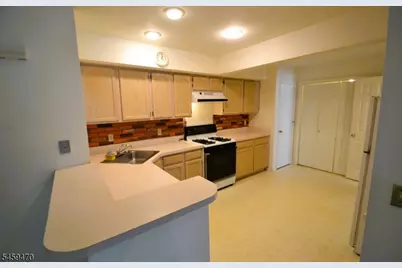 4 Collura Ln, Clifton, NJ 07012 - Photo 10