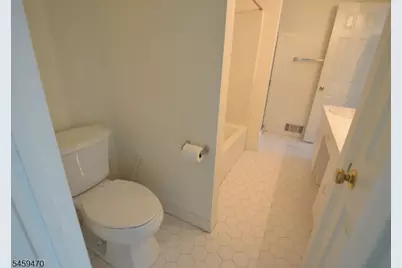 4 Collura Ln, Clifton, NJ 07012 - Photo 32