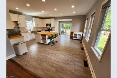 616 Center St, Dunellen, NJ 08812 - Photo 10