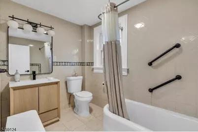 25 Laurel Ave, East Orange, NJ 07017 - Photo 16