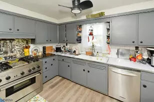 18 Parker Ave, Hawthorne, NJ 07506 - Photo 6