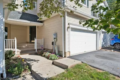 4 Old Orchard Ct, Clinton, NJ 08809 - Photo 2
