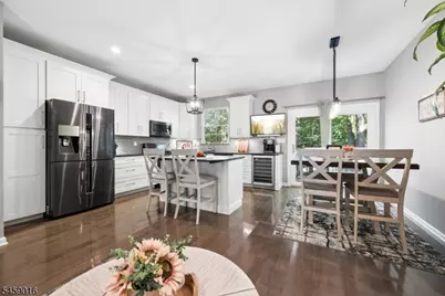 4 Old Orchard Ct, Clinton, NJ 08809 - Photo 10