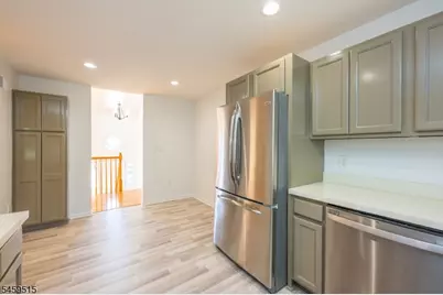 192 Indian Run Pkwy, Union Township, NJ 07083 - Photo 12