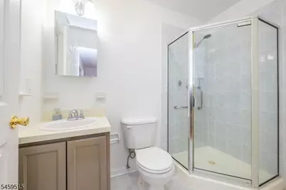 192 Indian Run Pkwy, Union Township, NJ 07083 - Photo 16