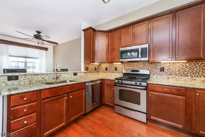208 Welsh Pl, Morris Plains, NJ 07950 - Photo 4