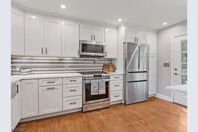 48 Lakeview Dr, Morris Plains, NJ 07950 - Photo 12