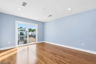 23 Edwin Pl, Newark, NJ 07112 - Photo 4