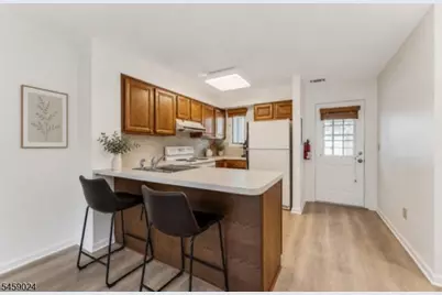 7 Westchester Ter, Clinton Township, NJ 08801 - Photo 2