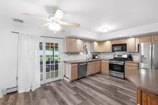 127 Mountain Cir S, West Milford Twp., NJ 07480 - Photo 14