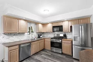 127 Mountain Cir S, West Milford Twp., NJ 07480 - Photo 14
